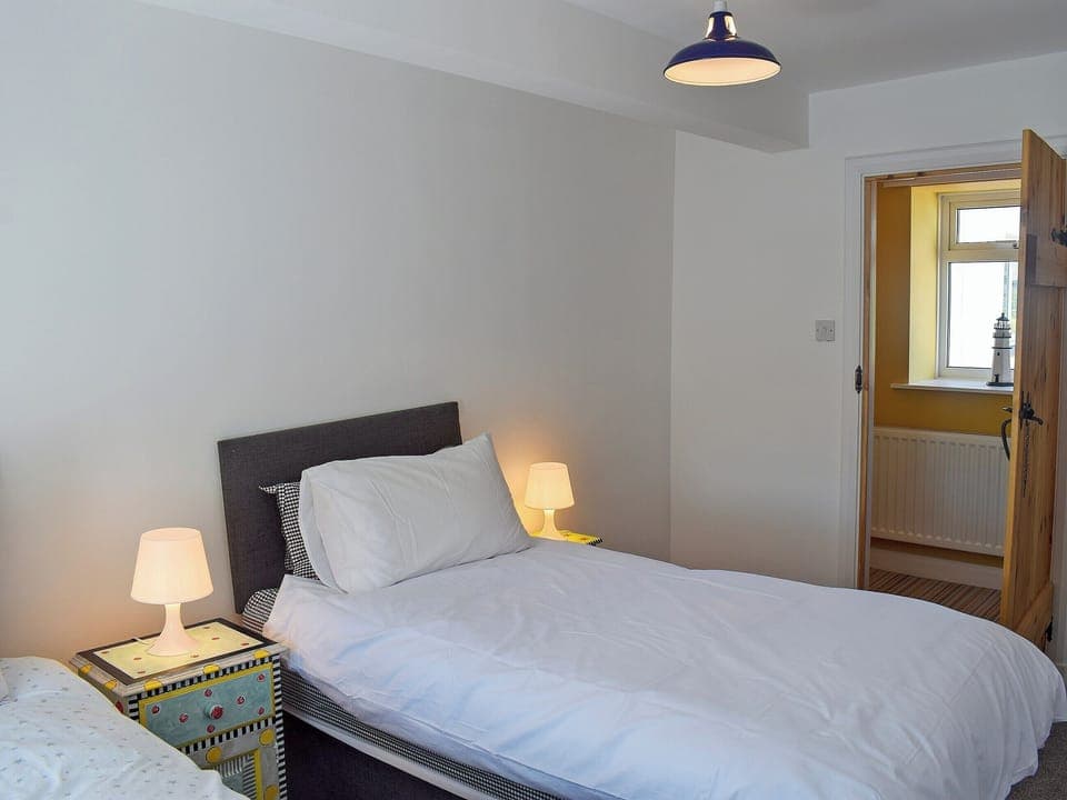 Twin bedroom | Alice Cottage, Embleton