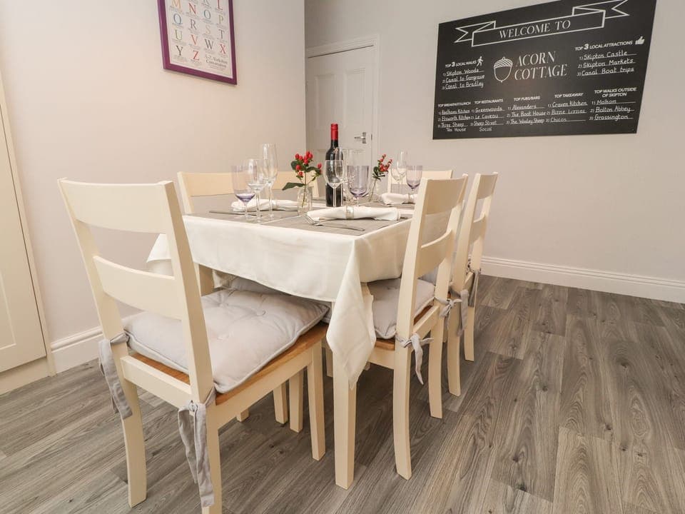 Cottage | Private kitchen | Fridge, dishwasher, cookware/dishes/utensils