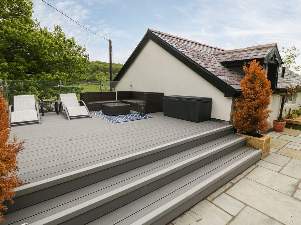 Cottage | Property grounds