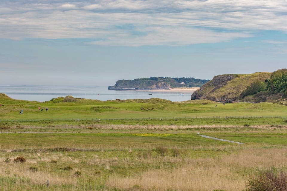 Lovely Apartment, Spectacular Coastal Views, Short Walk to Beach