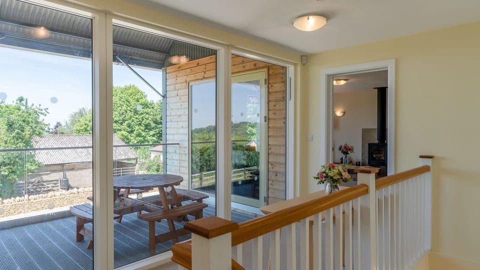 Landing and Balcony, Hill View Rise, Bolthole Retreats