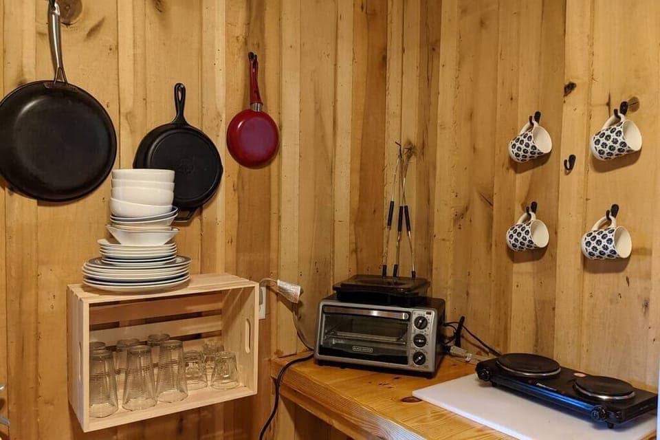 Cabin 7 kitchen with small appliances and dinnerware. 
