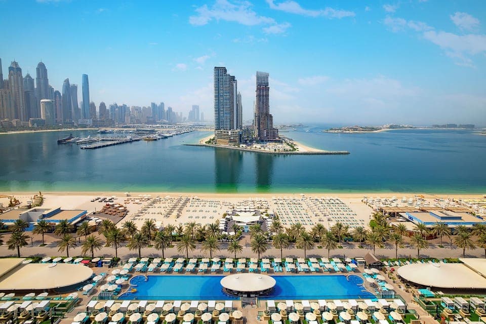 2 outdoor pools, free cabanas, pool umbrellas