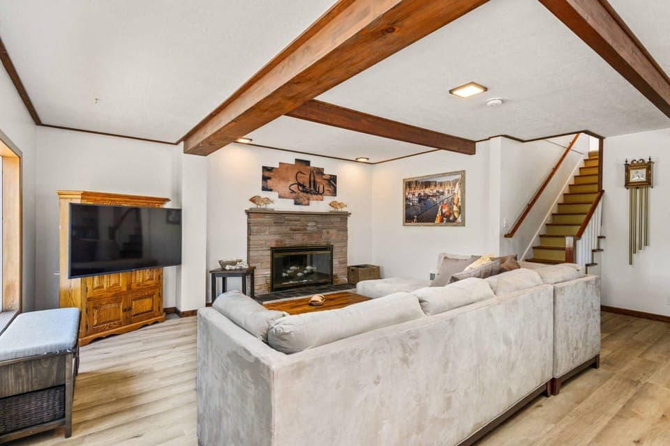 Welcome to Garibaldi Getaway, a gorgeous rental in Oregon's Tillamook Bay.