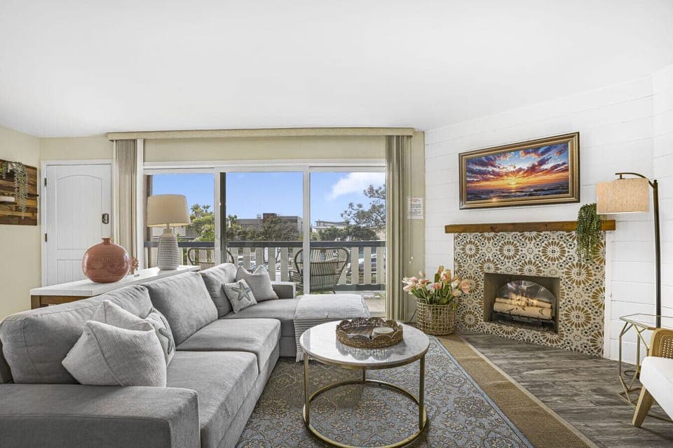 Living room with 65` tv