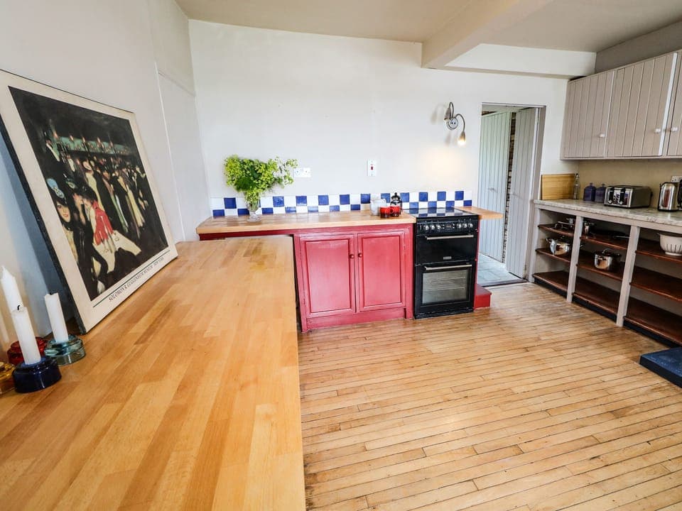 Cottage | Private kitchen | Fridge, dishwasher, electric kettle, toaster