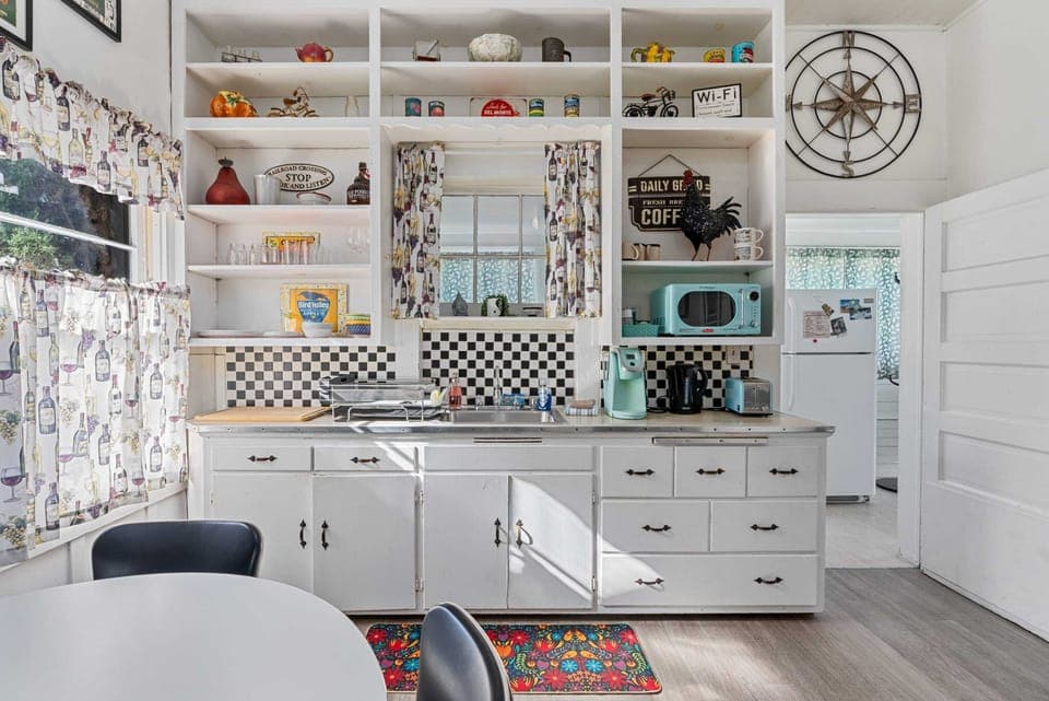Full kitchen