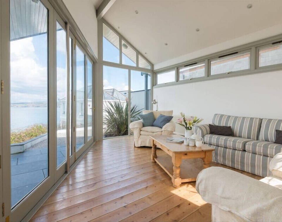 Cottage | Living room | DVD player