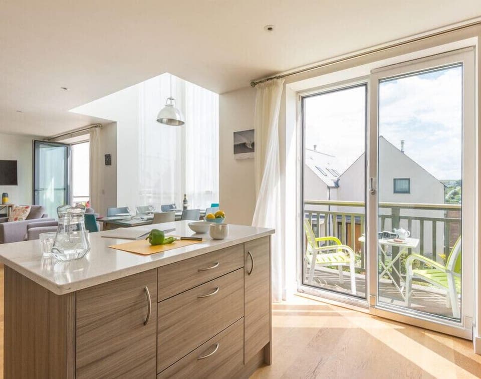 Cottage | Private kitchen | Fridge, dishwasher, cookware/dishes/utensils