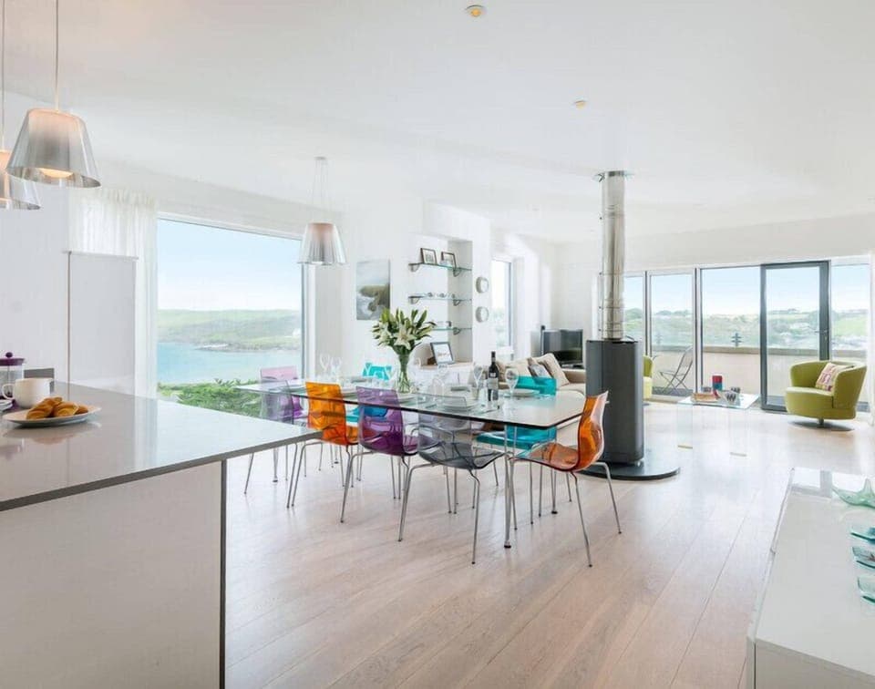 Fridge, dishwasher, toaster, cookware/dishes/utensils