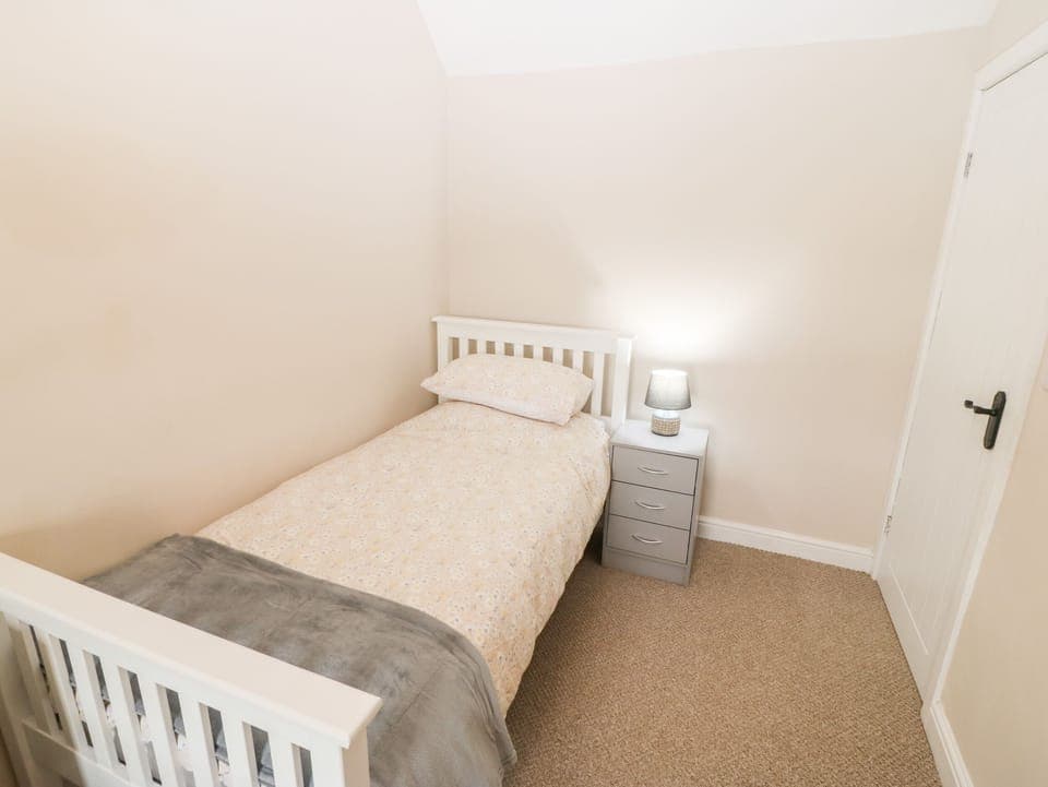 Cottage | 2 bedrooms, individually decorated, individually furnished, free WiFi