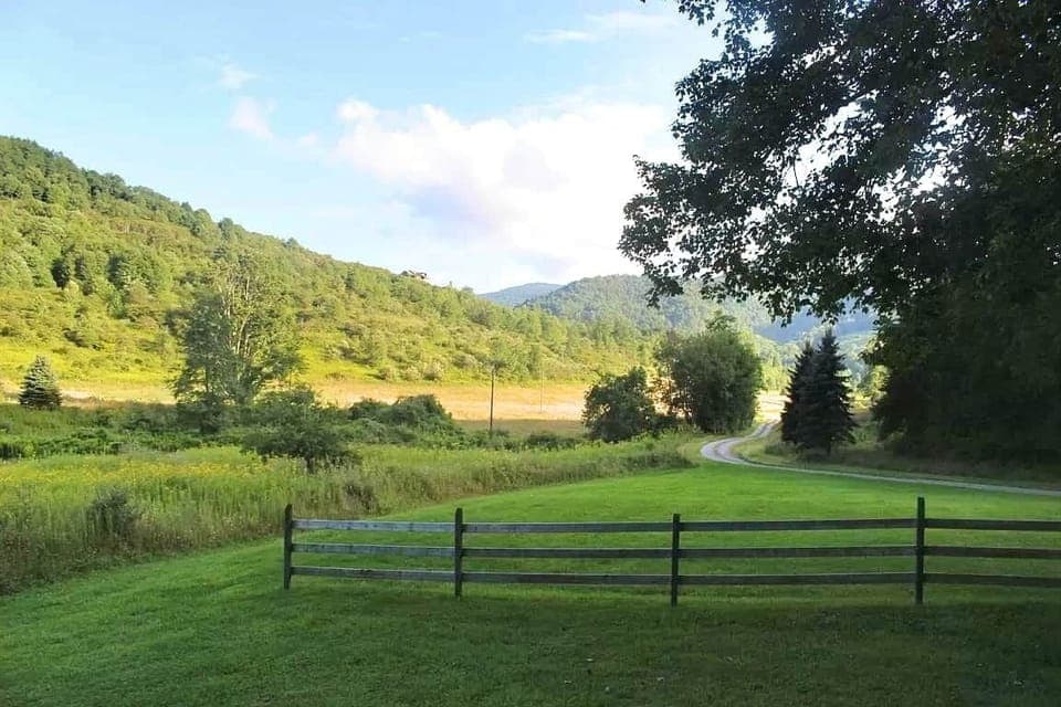 Elevation Vacation Rentals - Slatyfork Homestead