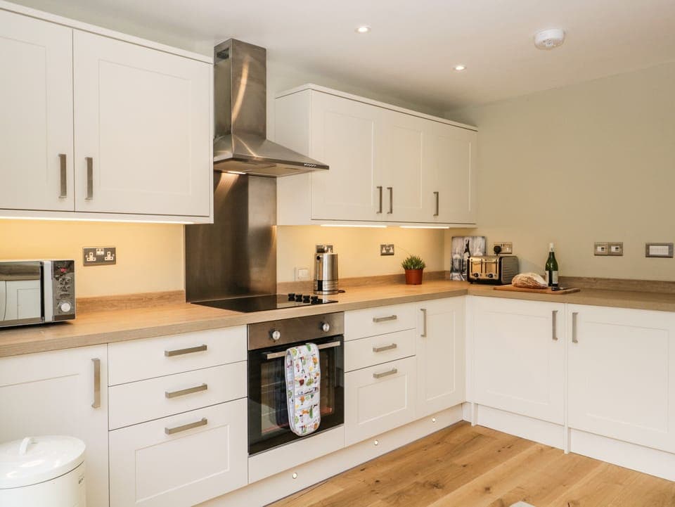 Cottage | Private kitchen | Fridge, dishwasher, electric kettle, toaster