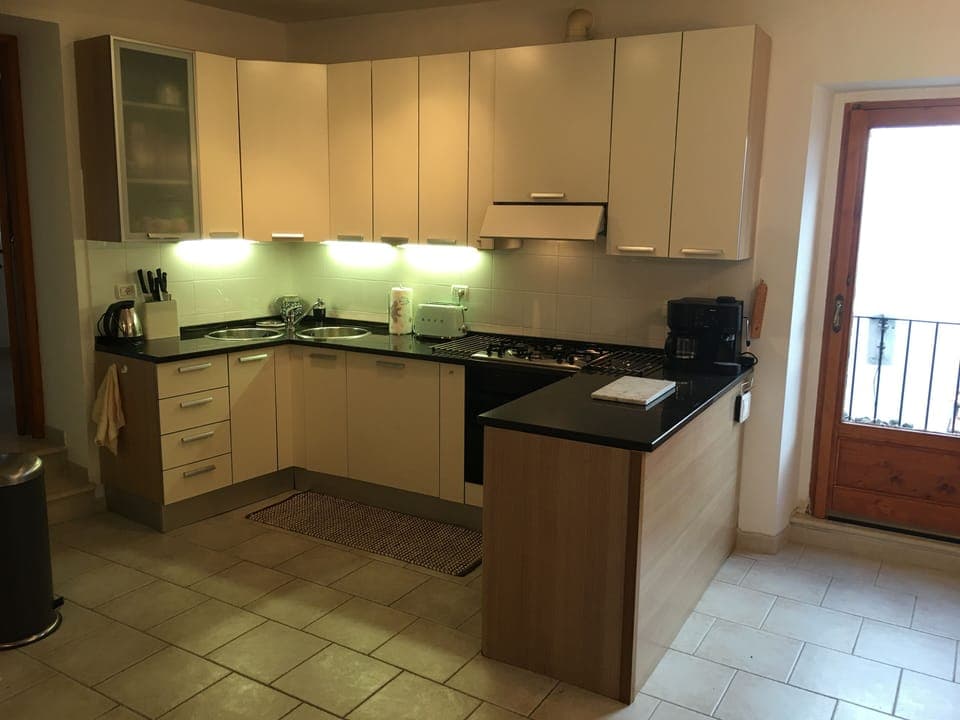 fully equipped kitchen with gas oven and hob, dishwasher & fridge. Granite worksurfaces 