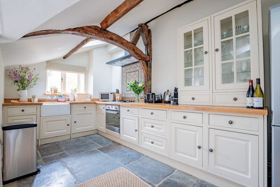 Wendle Cottage Kitchen - StayCotswold
