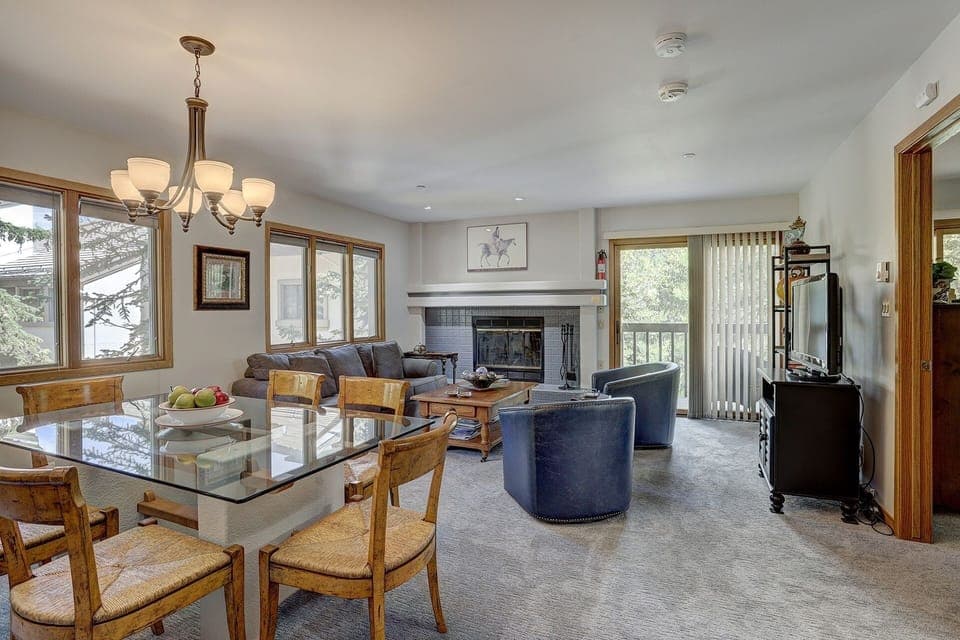 Flooring, Chair, Furniture, Living Room, Room
