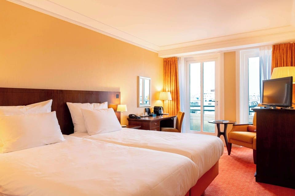 Standard Room, Balcony | Hypo-allergenic bedding, minibar, in-room safe, desk