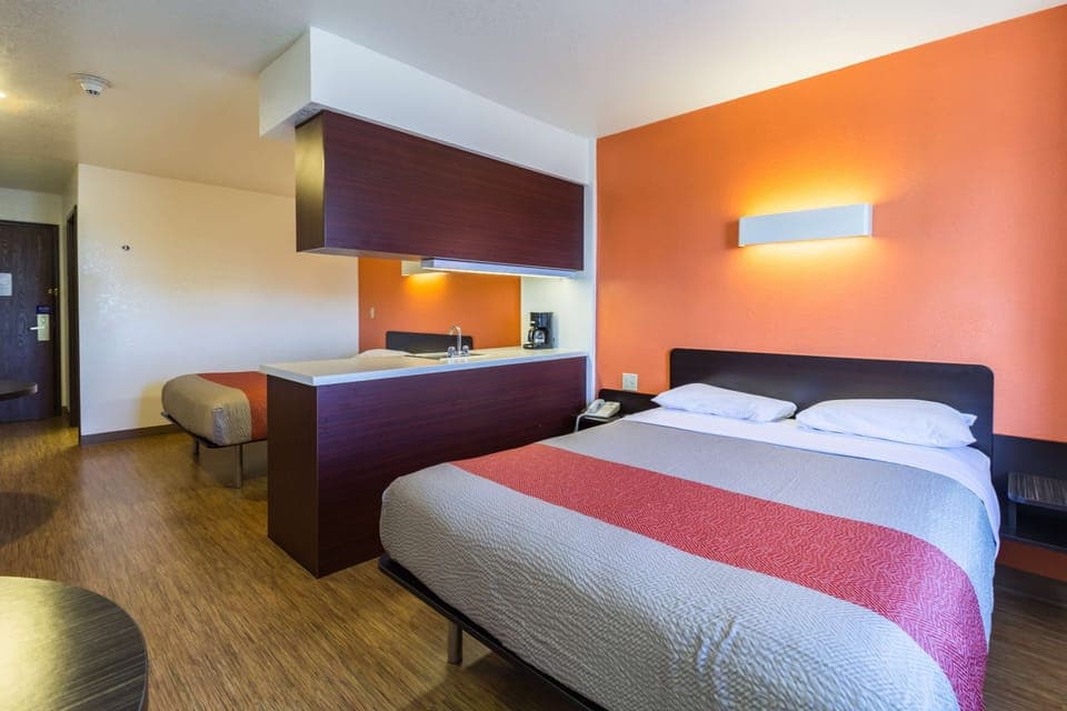 In-room safe, laptop workspace, blackout drapes, free WiFi