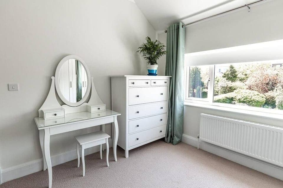 Drawers and dressing table 
