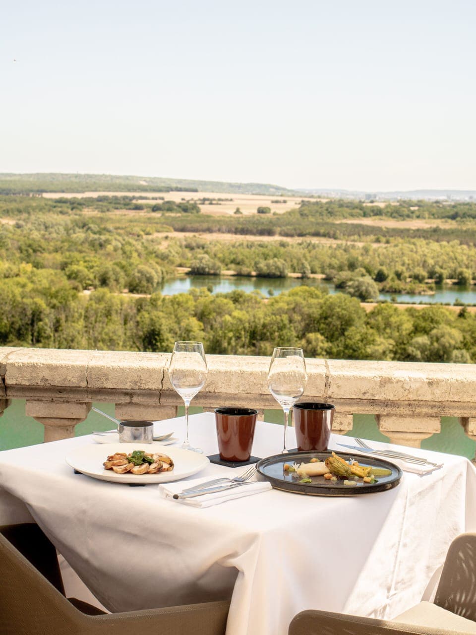 2 restaurants, breakfast, lunch, dinner served; French cuisine