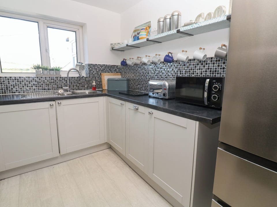 Cottage | Private kitchen | Fridge, dishwasher, electric kettle, toaster