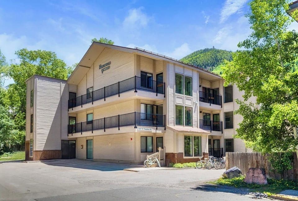 Conveniently located in town. Chairlift 7 &  shuttle stop are across the street.
