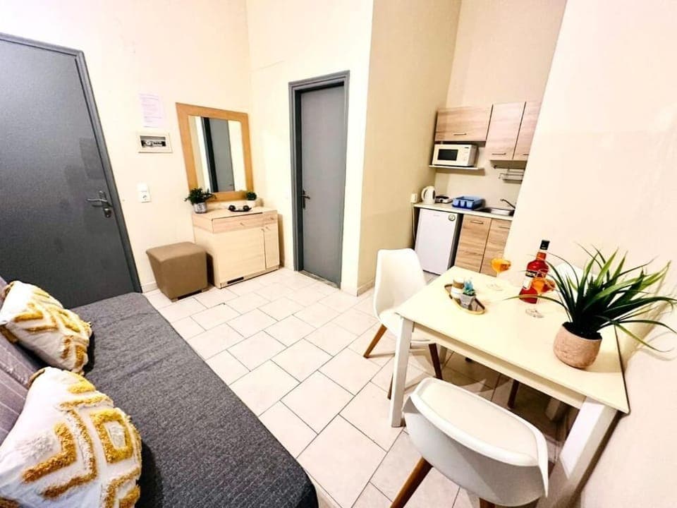 Egyptian cotton sheets, premium bedding, free WiFi, bed sheets