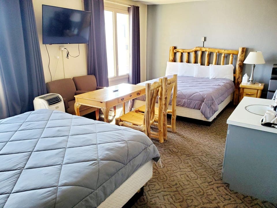 Design Suite, Multiple Beds, Non Smoking, Refrigerator & Microwave | Iron/ironing board, free WiFi, bed sheets