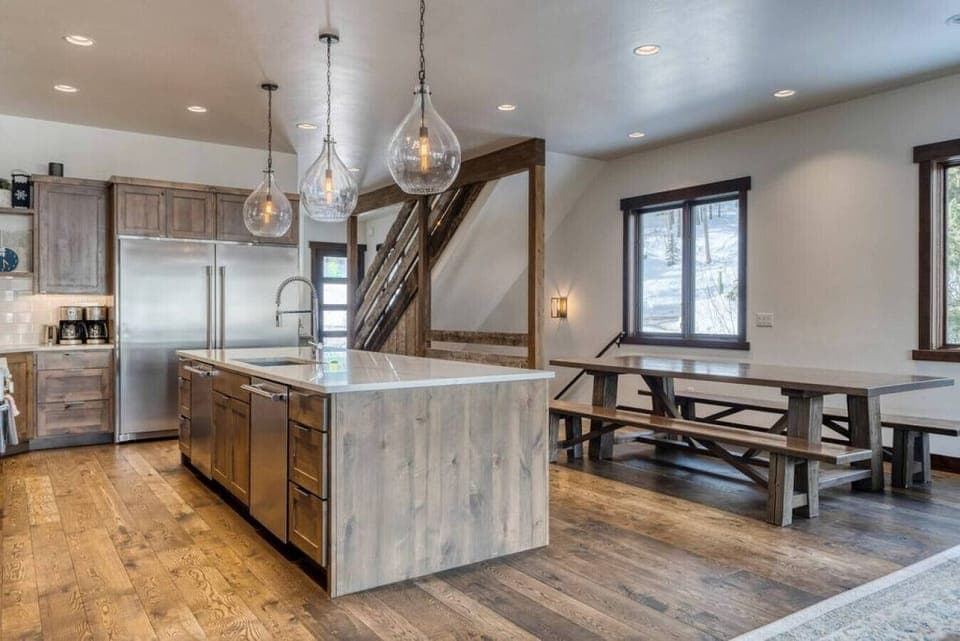 Fully Stocked Kitchen + Oversized Dining Table / 2 Dishwashers