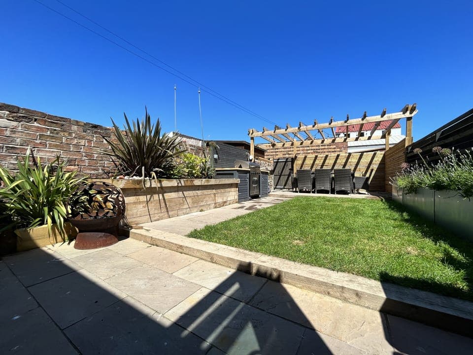 WESTREACH Filey - secure garden with built-in gas BBQ area with seating for 8