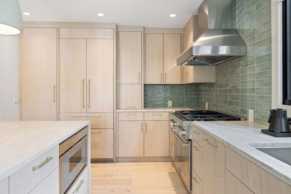 1.04-telluride-seven-summits-kitchen2