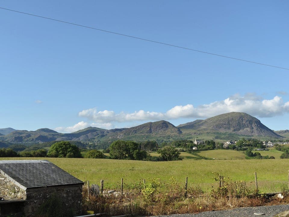 View | Stabal Rhoswen, Cwm Cyfnal