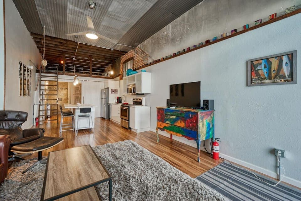 ~Open Concept Living and Kitchen Area
~Full Kitchen
~Streaming TV
~Queen Sleeper Sofa