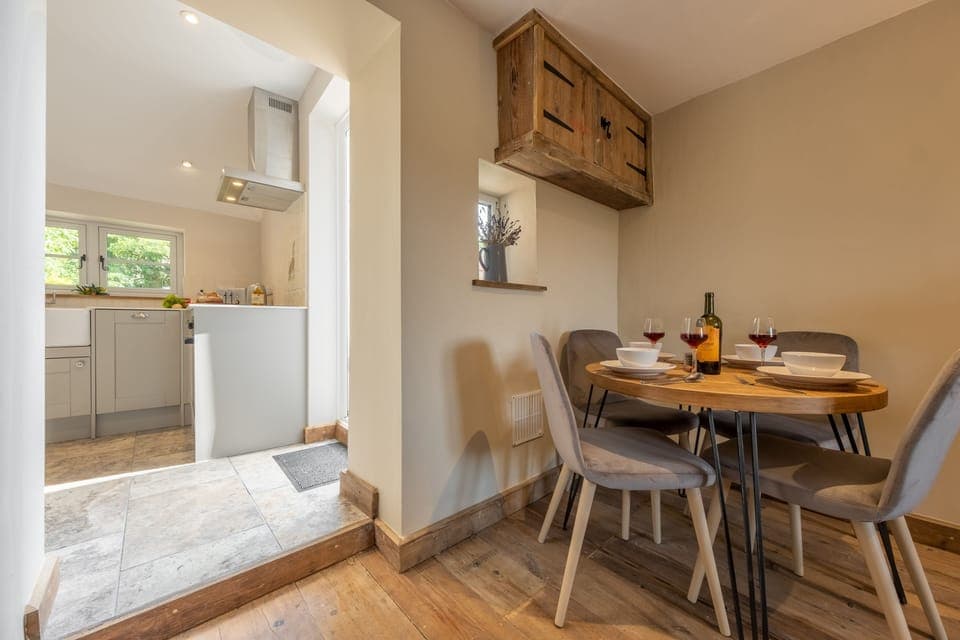 Ground floor: Dining area to the kitchen