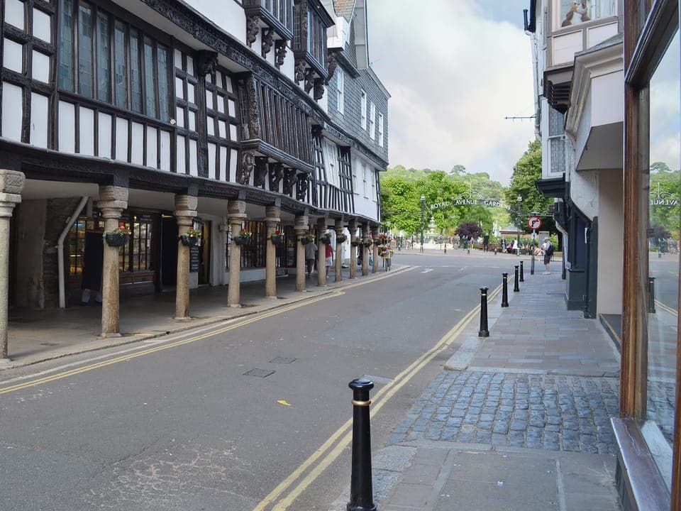 Foss Street in Dartmouth | Bank Apartment 2, Dartmouth