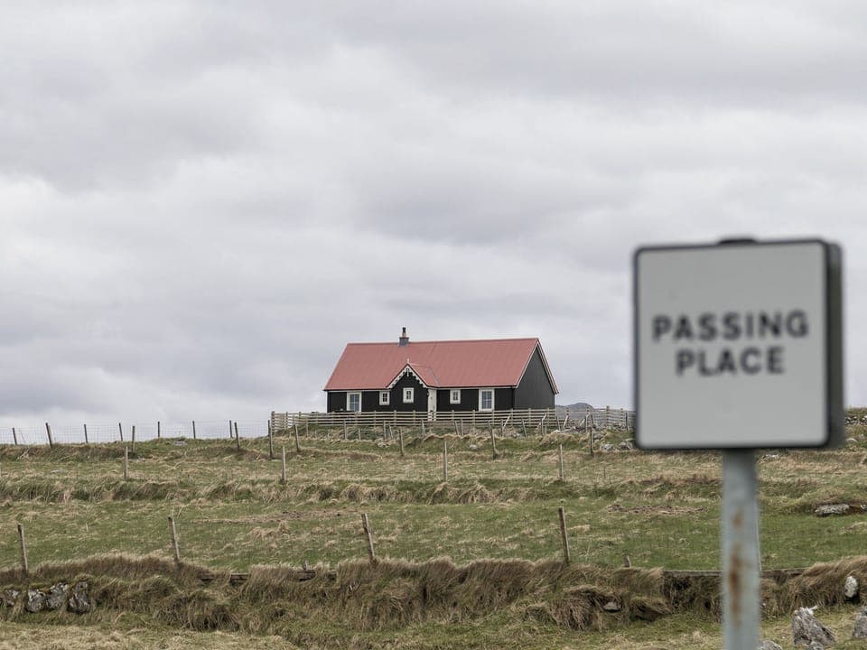 Setting | Uig Bay Cottage, Crowlista