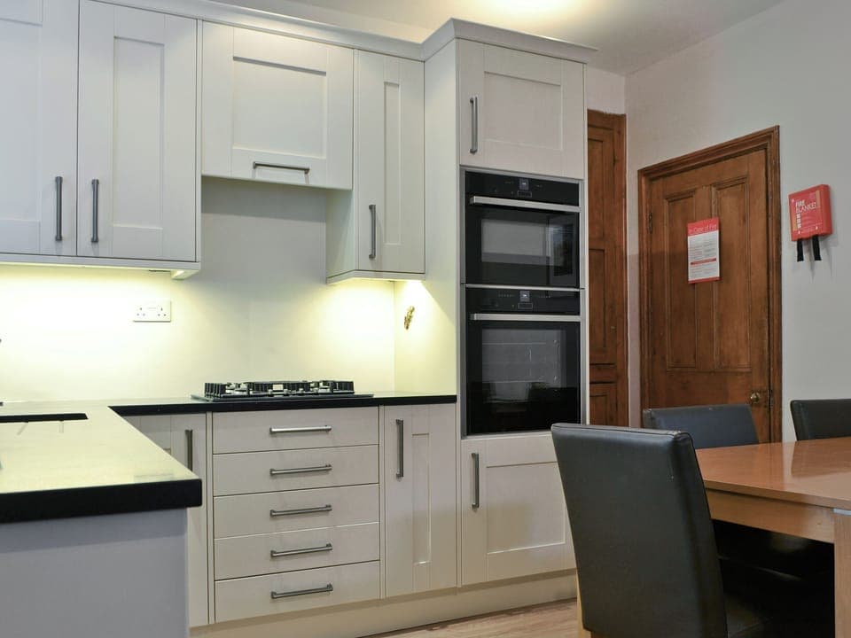 Well-equipped fitted kitchen | Bede&rsquo;s Cottage, Windermere