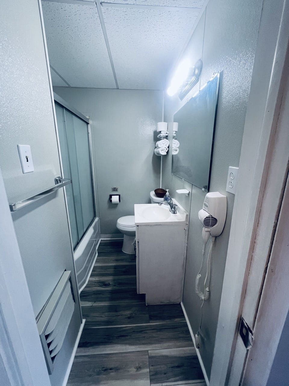 Shower, free toiletries, hair dryer, towels