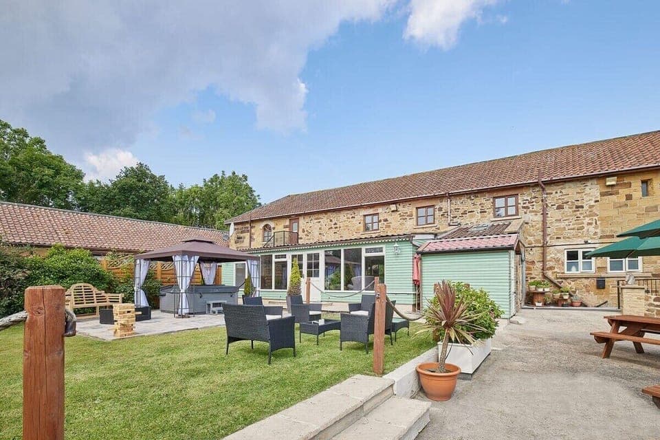 The Arches Country House, Brotton - Host & Stay