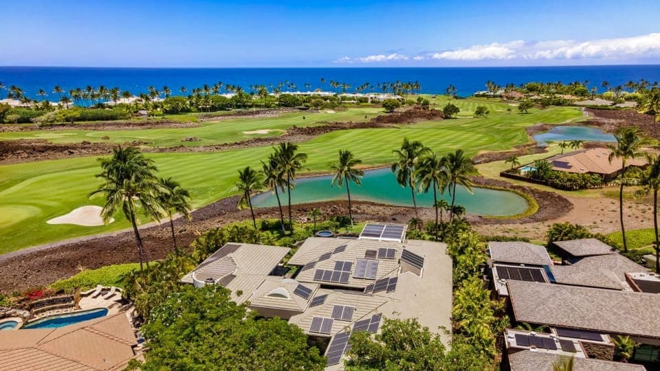 Close proximity to ocean and only a 3-5 minute walk to Beach Club