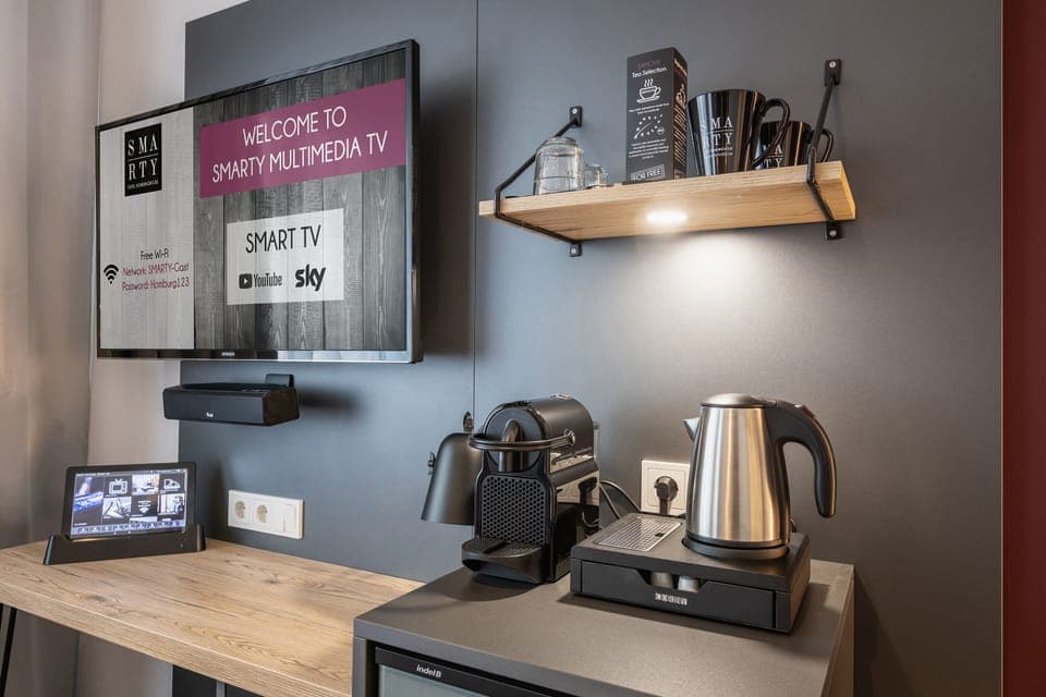 Signature Double Room | Coffee and/or coffee maker