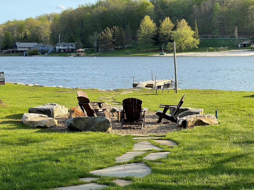 Beautiful lake front setting 