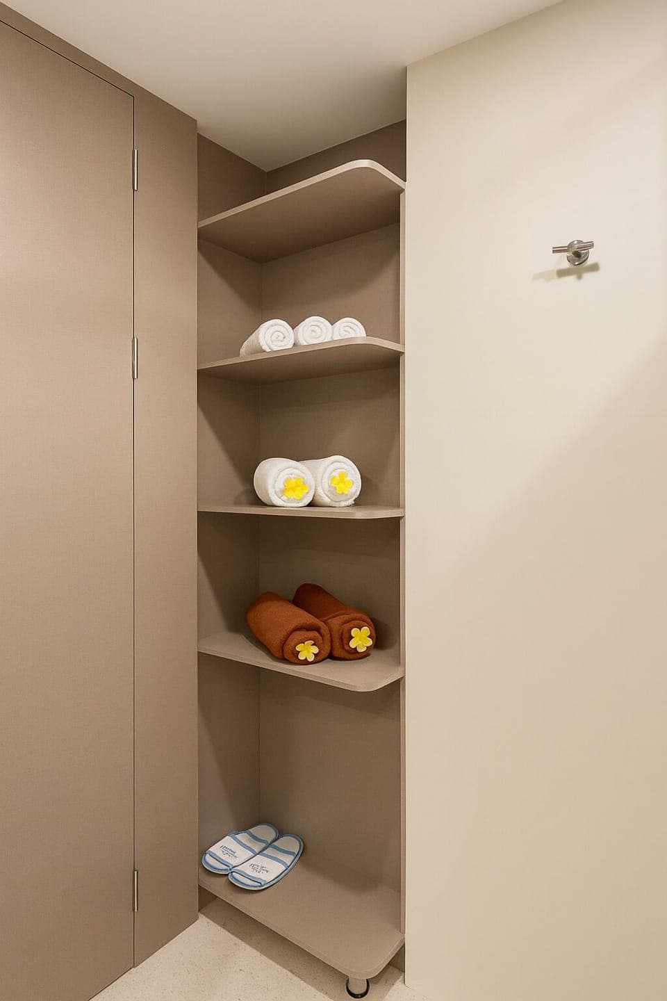 ION Suite Room | In-room safe, desk, blackout drapes, free WiFi