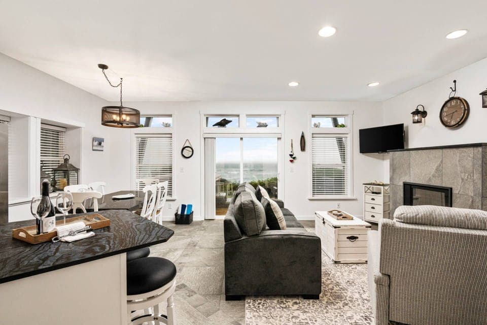 Welcome to the Wave Watcher. We hope we get to host you at this lovely Bella Beach rental. Please reach out with any questions.