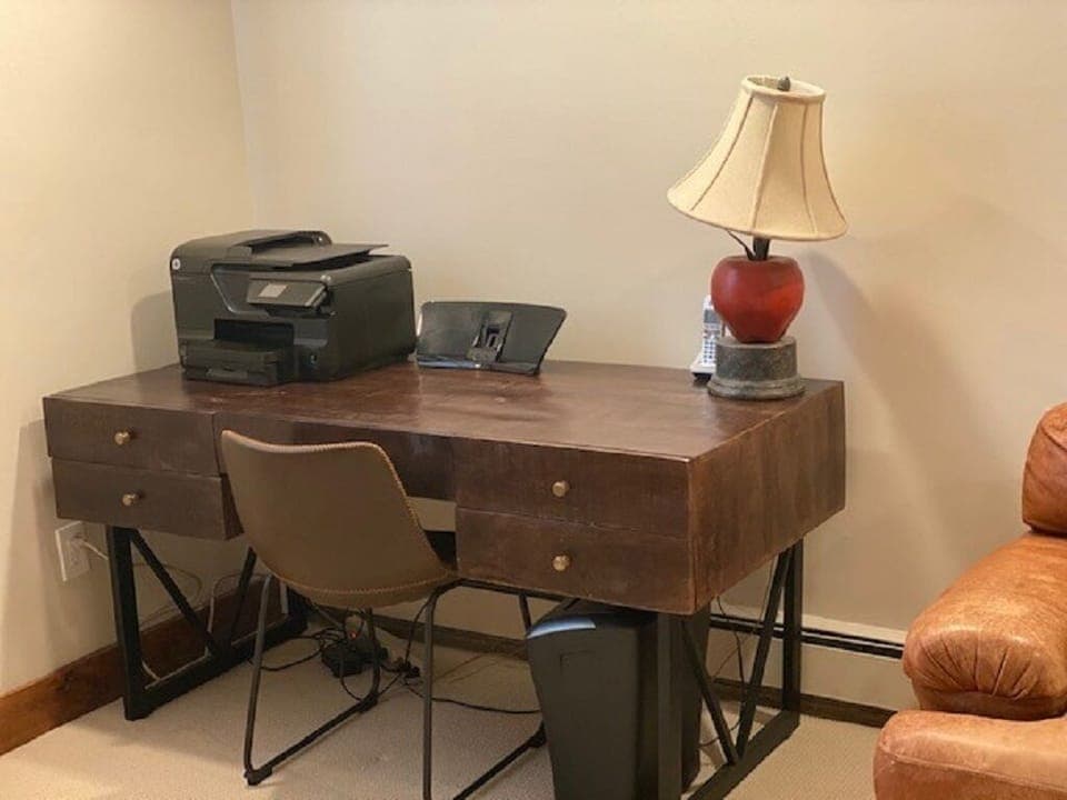 Upper Unit - 2nd level master suite Desk area
