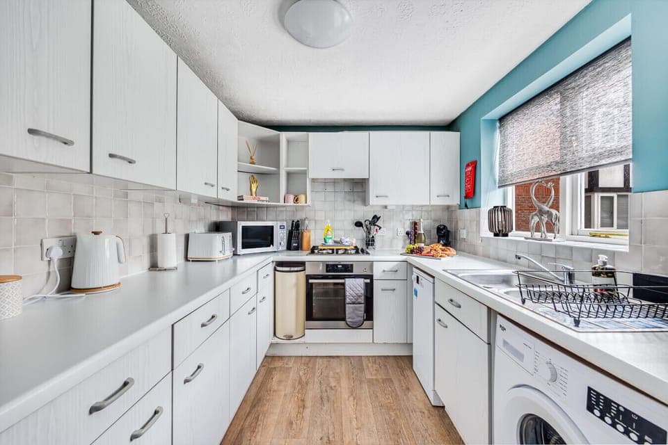 The kitchen has everything you need to prepare a home cooked meal