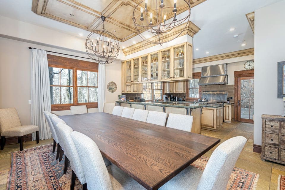 4.3-country-club-estate-mountain-village-dining-room1