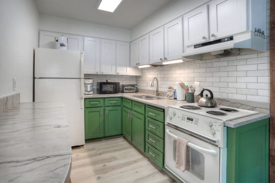 Full Kitchen