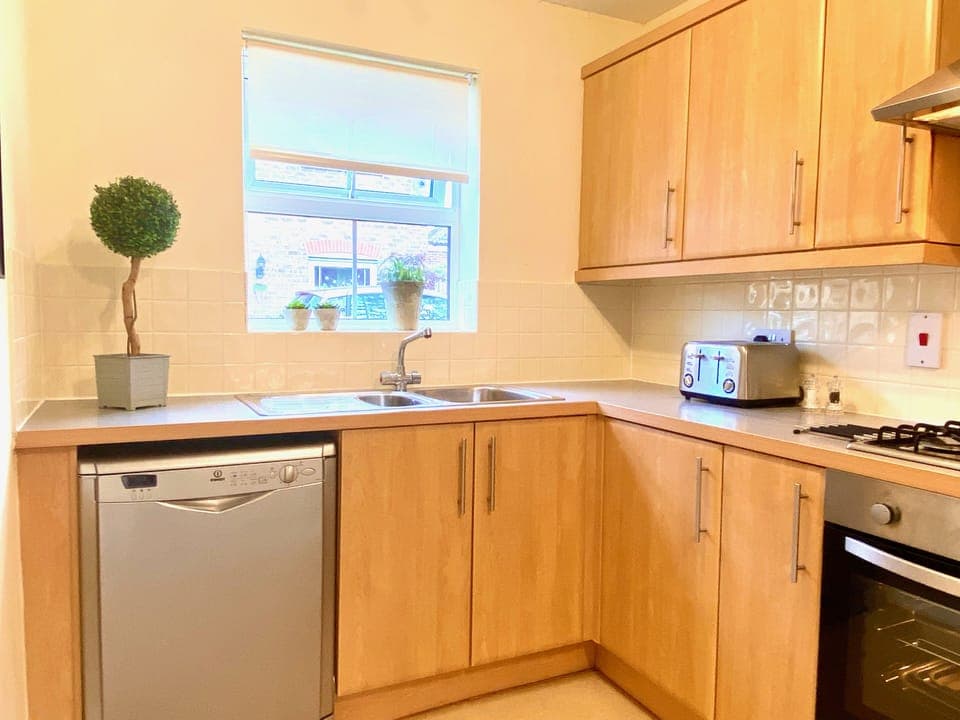 Executive House, Private Bathroom, Garden View | Shared kitchen