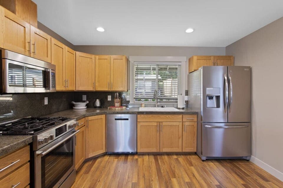 Enjoy Fully Stocked Kitchen w a Lake View